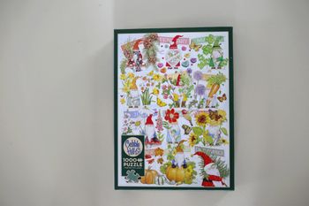 Puzzle 1000 pièces irrégulières Cobble Hill "A Happy gnomes life"