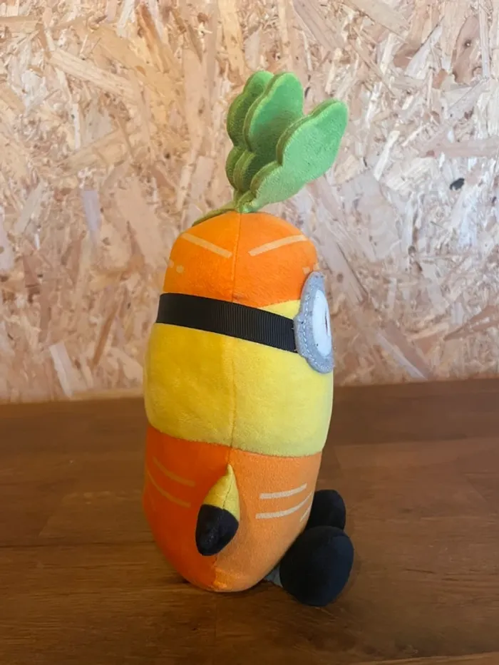 Peluche Les Minions Bob en carotte - photo numéro 3