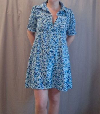 Petite robe bleu motif floral