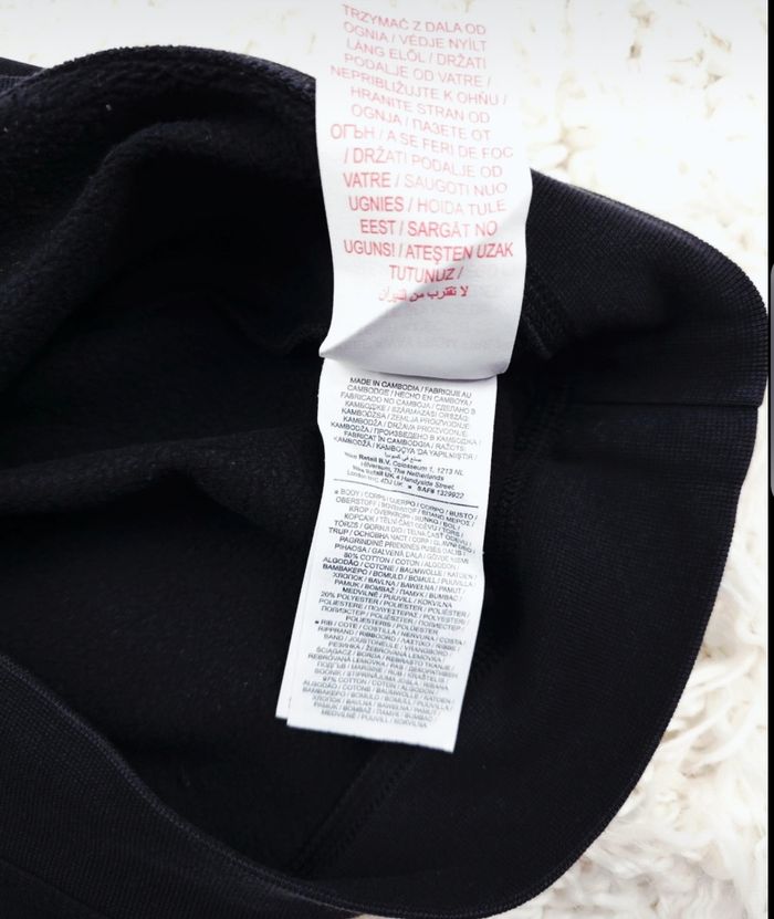 Sweat noir et blanc Garçon taille 9/10 ans marque Nike 🎸 - photo numéro 10