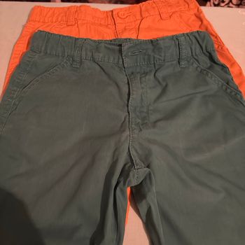 Vends lot de deux shorts de marque Carrefour 6 ans très bon état
