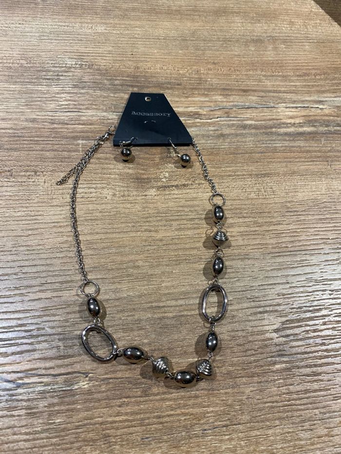 Set collier et boucles d'oreilles