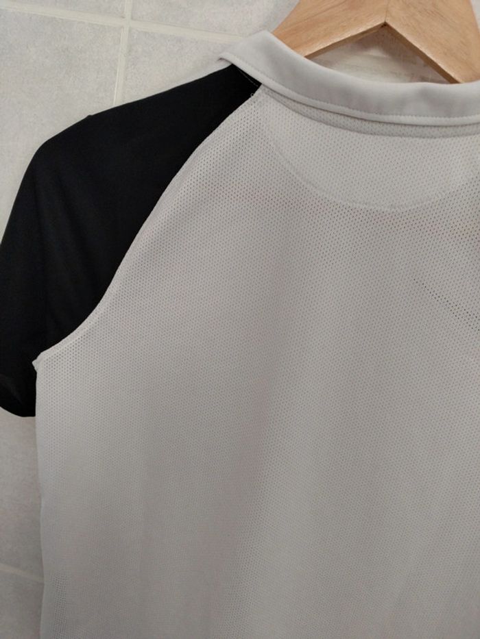 Tee shirt Nike comme neuf - photo numéro 4