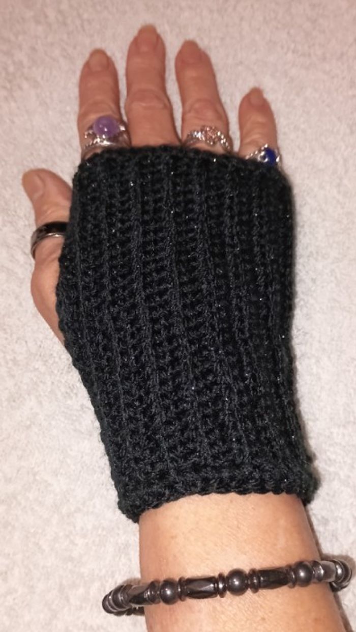 Mitaines "NUIT ETOILEE" fait main au crochet taille M/L - photo numéro 5