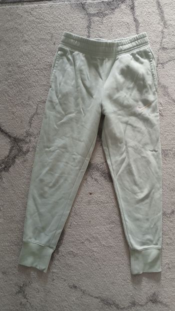 Jogging nike 8/9ans