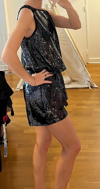 Robe sequins noire River Island
