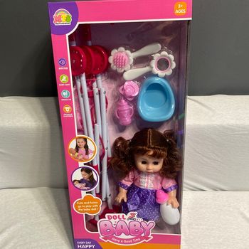 Poupée avec accessoires +poussette