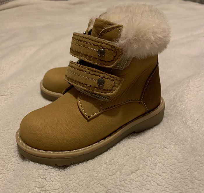 Bottines en cuir, fourrées - taille 19 - photo numéro 3