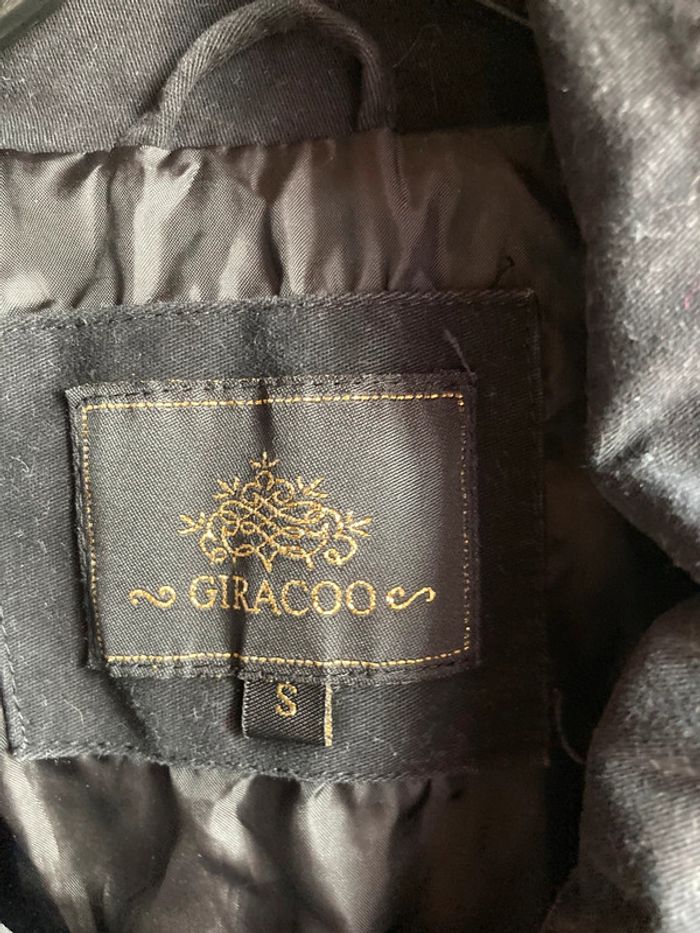 Superbe veste mi longue jamais portée, noire avec stickers taille S - photo numéro 2