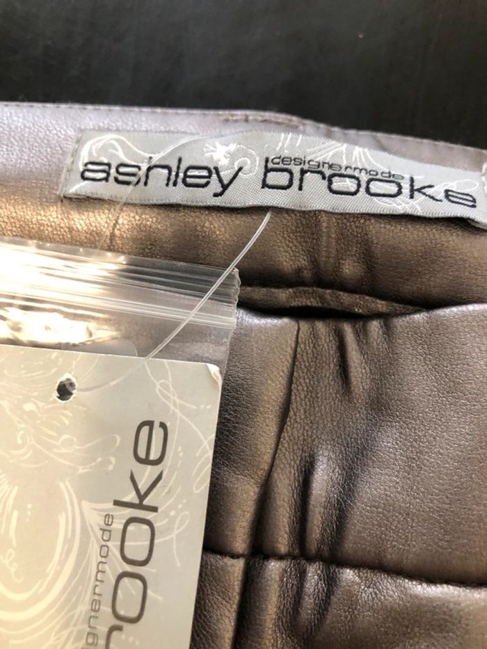 🌼Pantalon droit en simili cuir Ashley Brooke🌼 - photo numéro 3