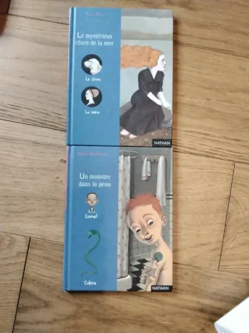 2 Livres : Le mystérieux chien de la mer et Un monstre dans la peau
