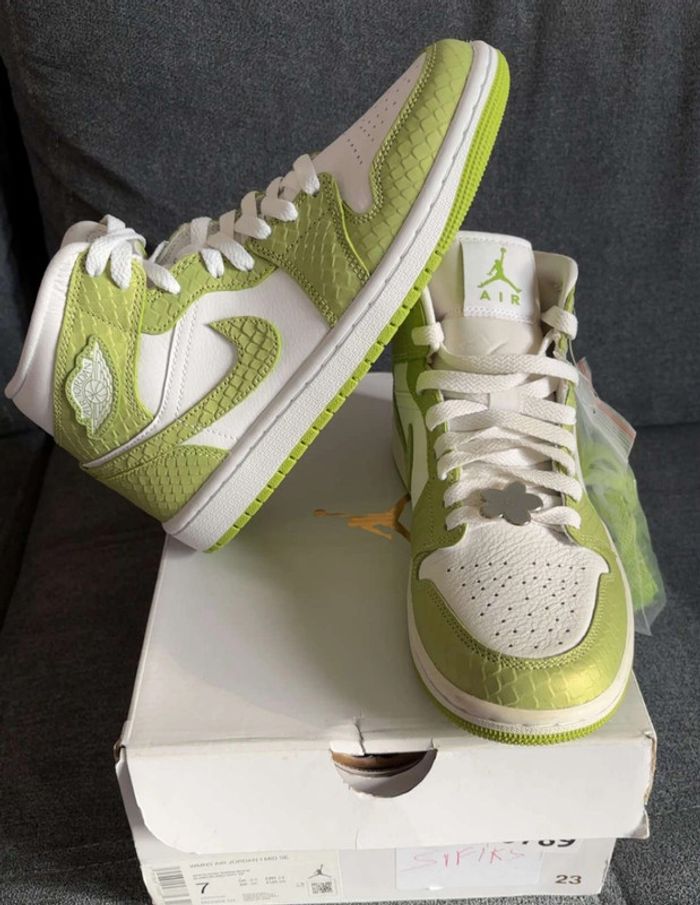 Jordan 1 mid vert python