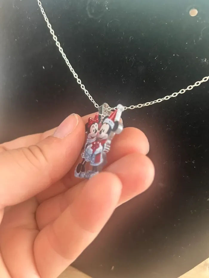 Collier Mickey et Minnie à Noël 🎅 neuf - photo numéro 2