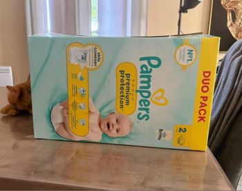 Carton couches Pampers taille 2  total 104 couches