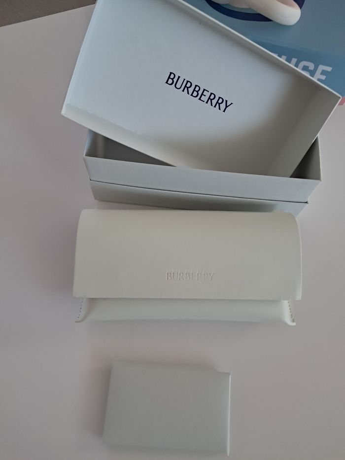 Étui Burberry blanc