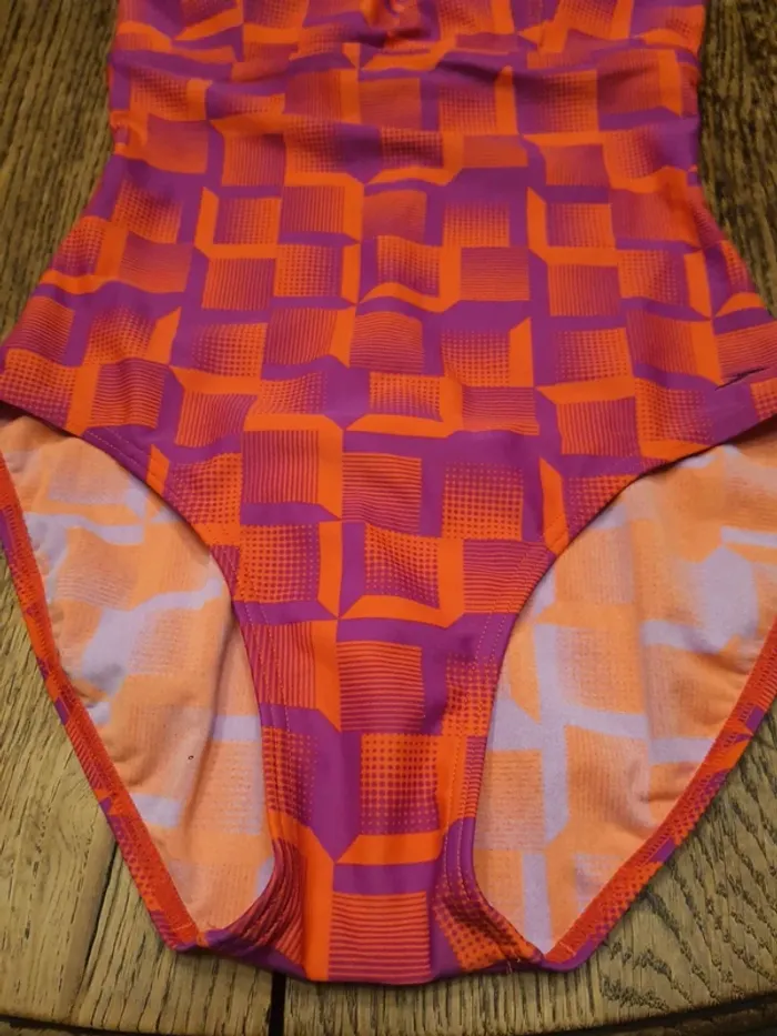 Maillot bain Speedo fr40 coussinets amovibles - photo numéro 3