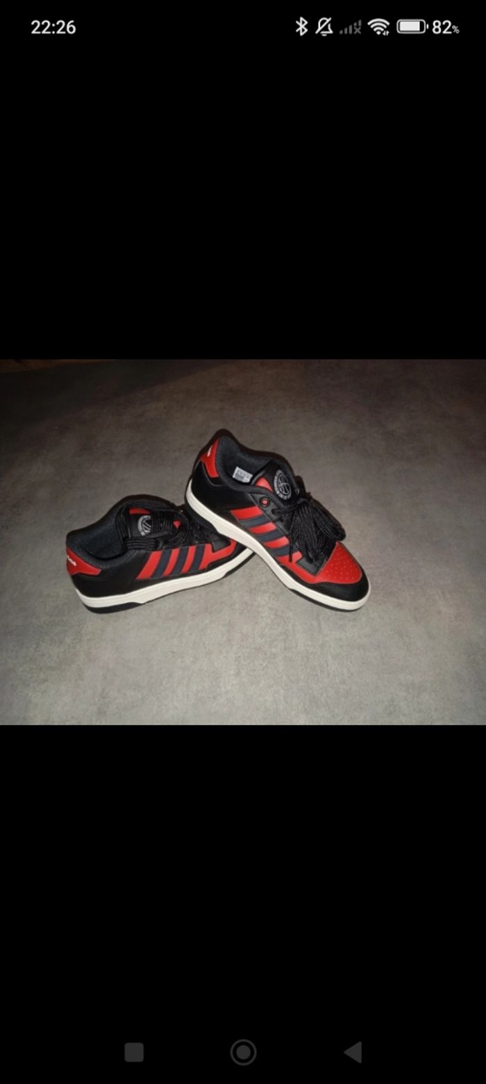 basket adidas noir et rouge T 37.1/3 - photo numéro 2