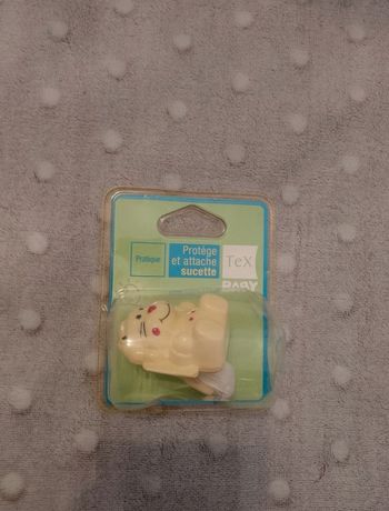 Protège et attache sucette