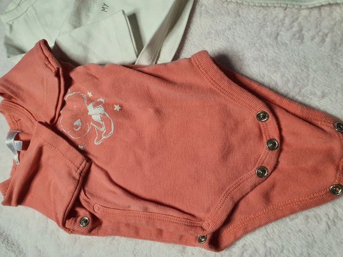 Lot 2 bodys et 1 brassiere - photo numéro 2