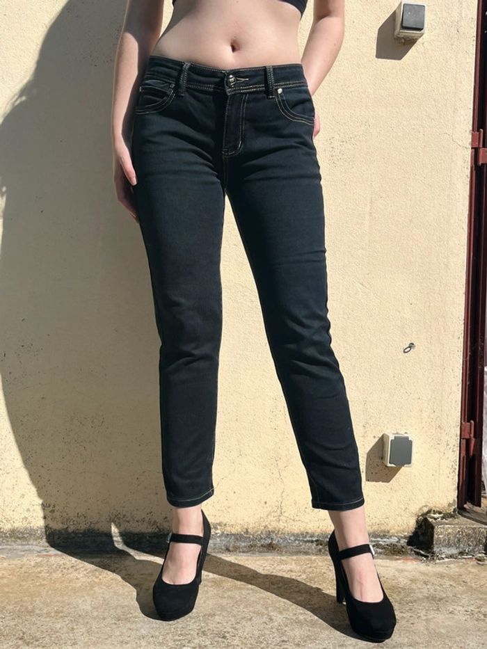 Jean slim droit taille normale avec noeud papillon sur poches arrières. - photo numéro 3