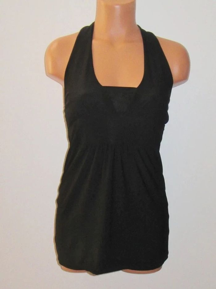 Top noir ,bijou au dos taille unique pour un 36.38