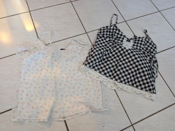 Lot de deux débardeurs été 