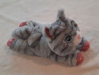 Peluche chats qui s'agrippe