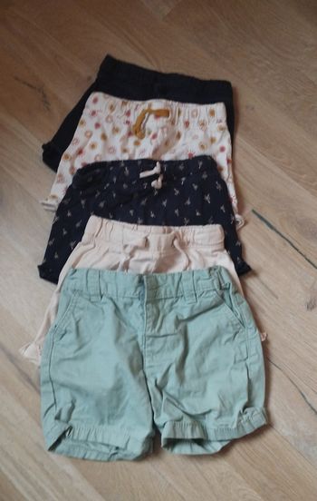 Lots 5 shorts  18 mois