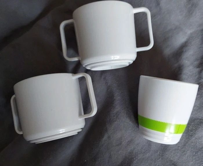Lot de tasses et verre - photo numéro 2
