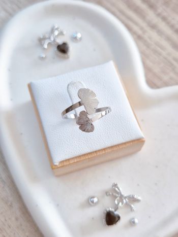 Bague argentée feuilles de ginkgo Zag