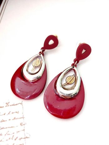 Magnifique paire de boucles d'oreilles pendantes en bois rouge