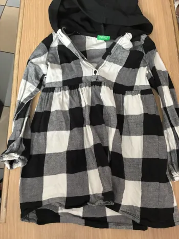 Robe capuche à carreaux benetton  116 cm