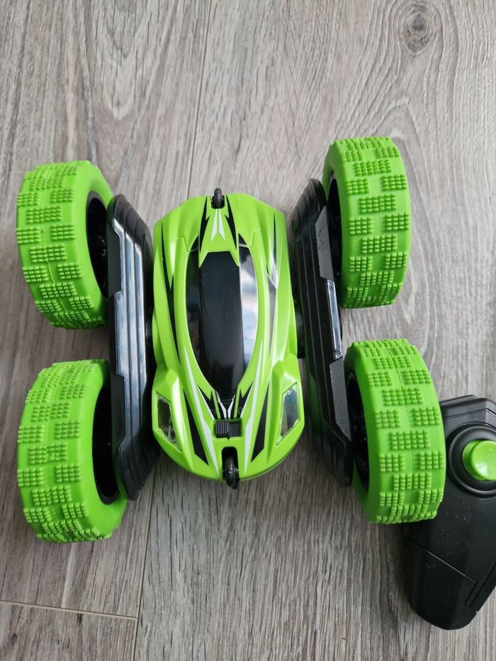 Voiture télécommandé - photo numéro 2