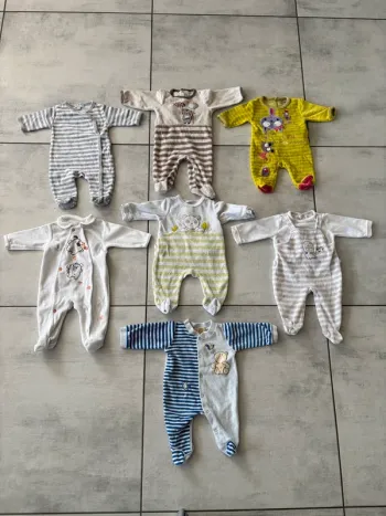 Lot grenouillère / pyjamas 1 mois