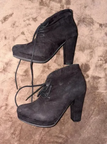 Bottines à talons à lacets femme taille 36 noires en très bon état