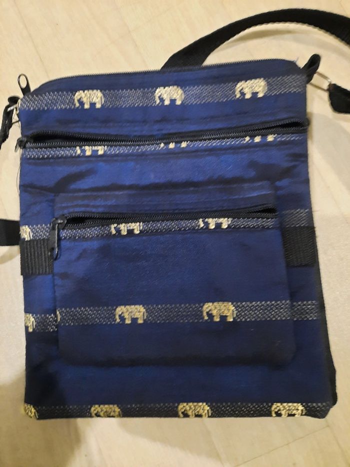 Pochette bleue nuit avec éléphant doré venant du Cambodge - photo numéro 4