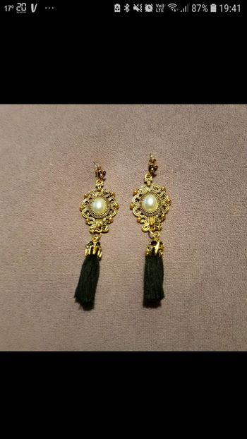 Boucles d'oreilles pompom noires et dorées neuves