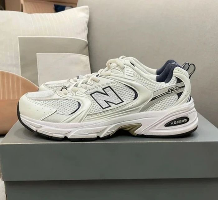 New Balance 530 Blanc 41.5 - photo numéro 2