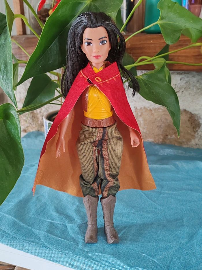 Poupée raya et le dragon Disney