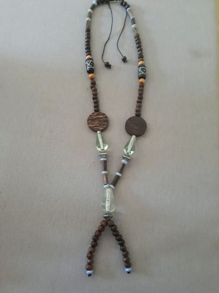 Grand sautoir en bois marron, bleu et blanc