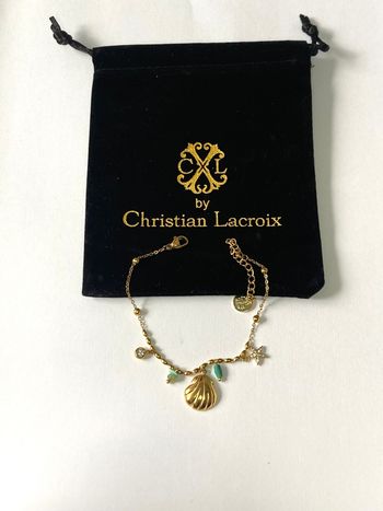 Bracelet doré breloques coquillages by Christian Lacroix