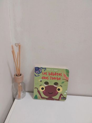 Livre les bebetes dans l'herbe