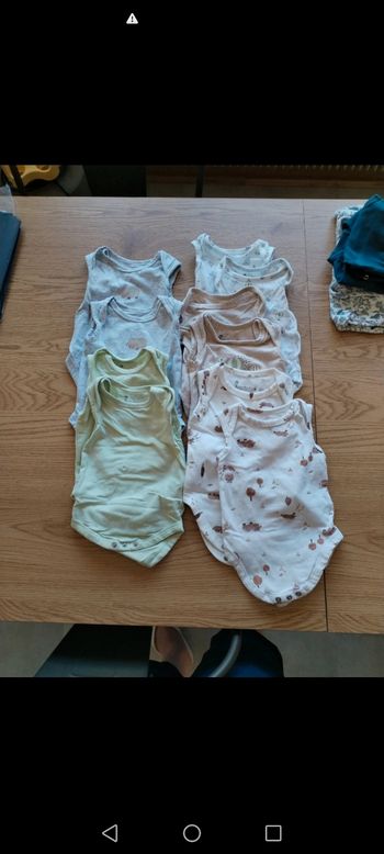 Lot de 10bodies sans manches 3 mois (genre Marcel)