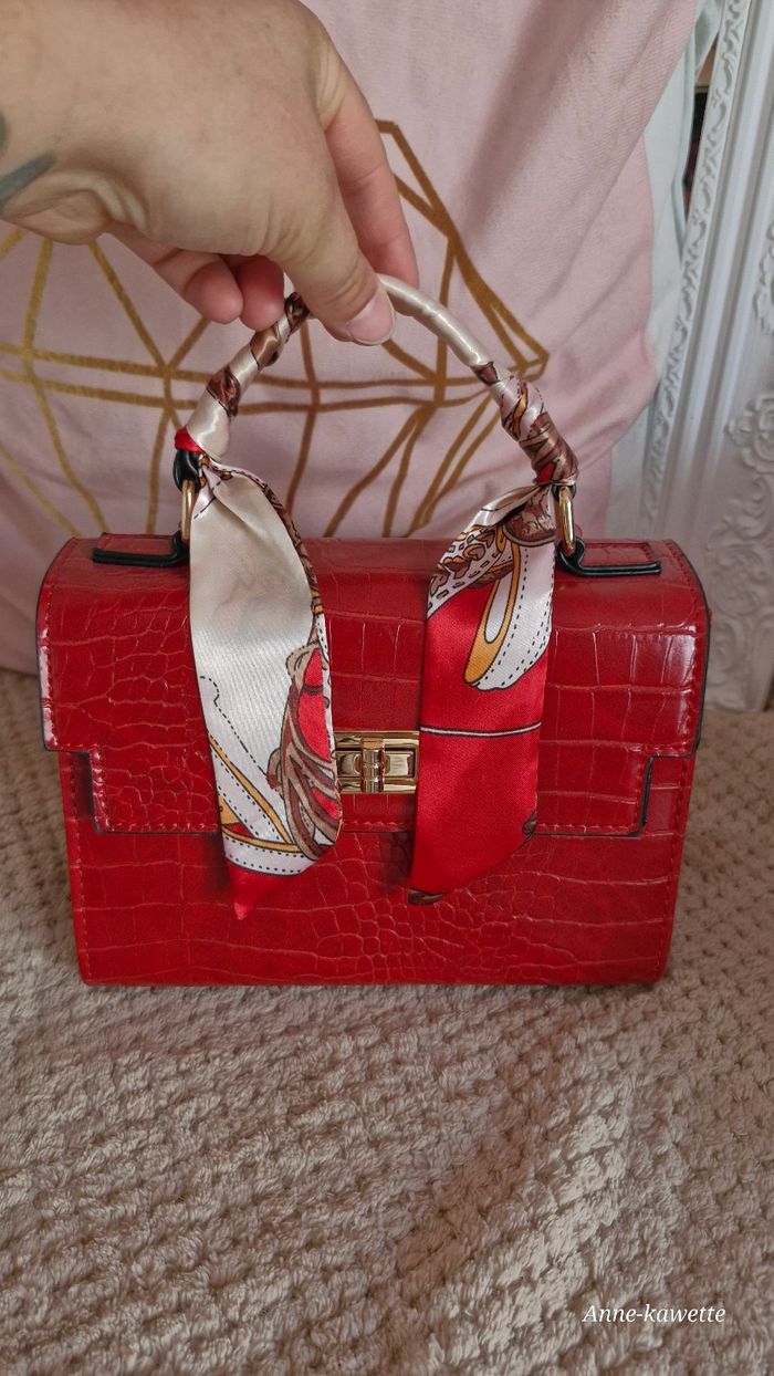 Petit sac à main rouge