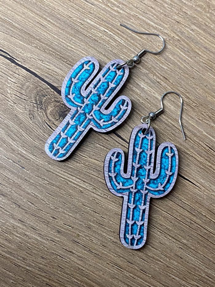 Paire de boucles d oreilles cactus bois - photo numéro 2