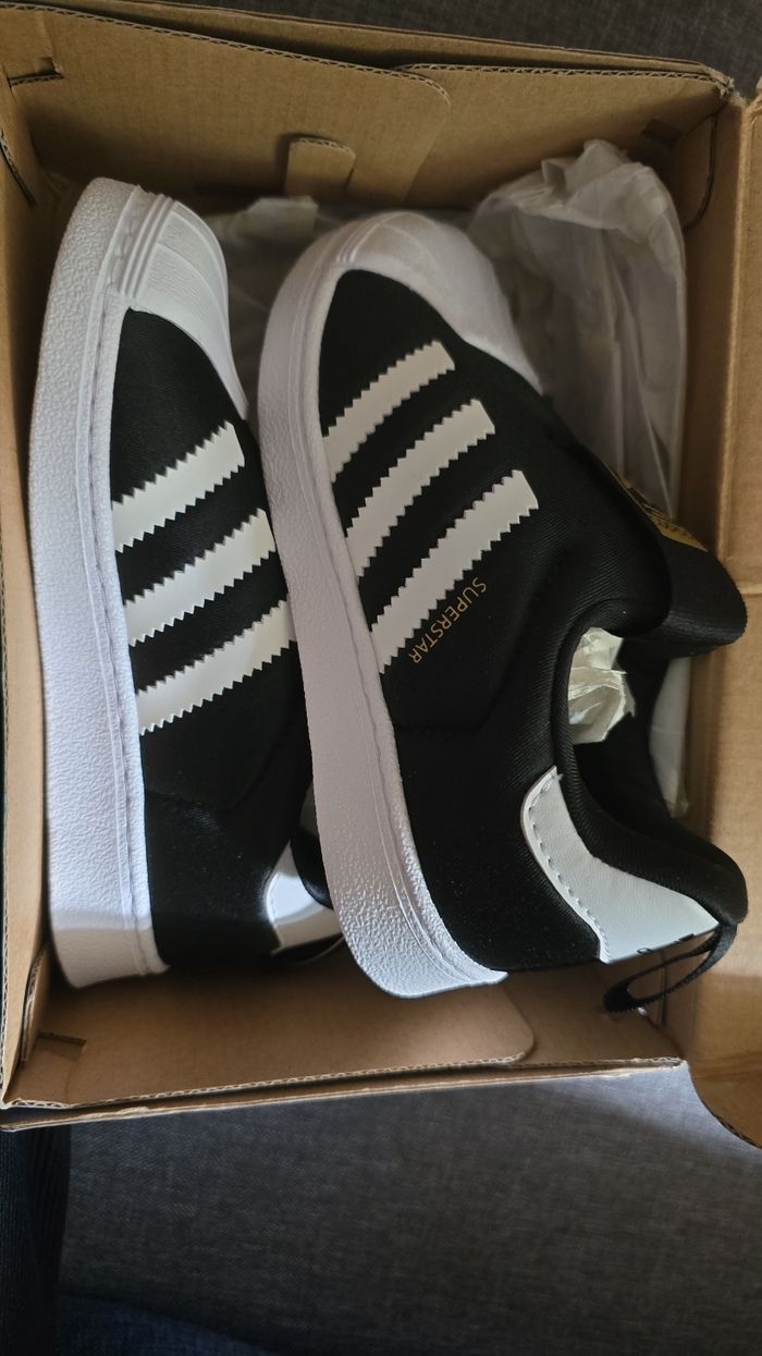 Basket adidas neuf taille 26 - photo numéro 3