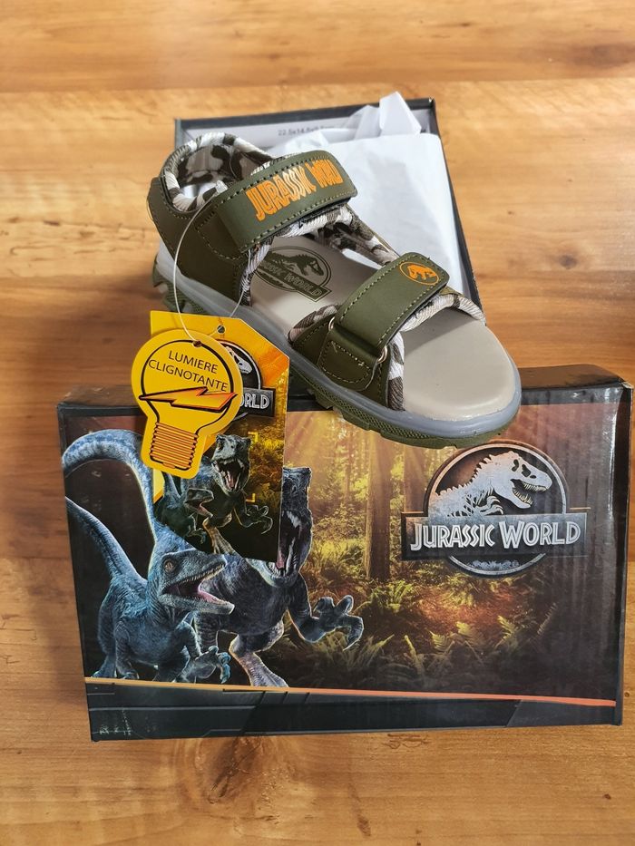 Chaussures sandales jurassic Park lumineuse taille27