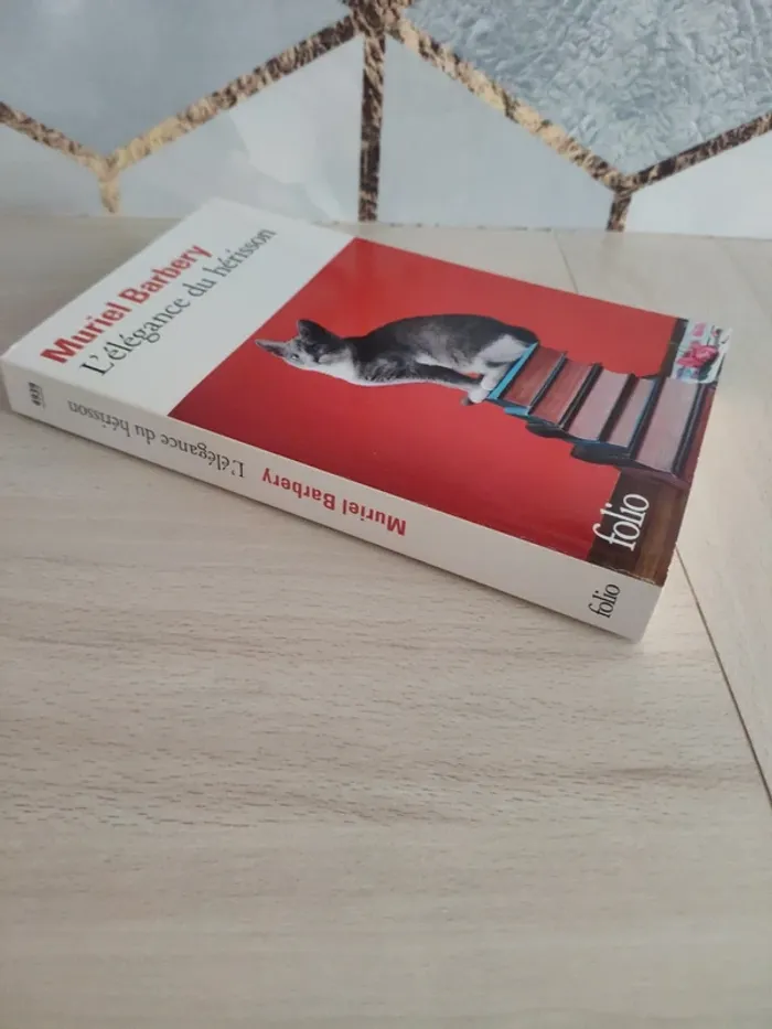 Livre poche l'élégance du hérisson Muriel Barbery - photo numéro 3