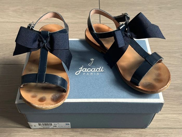 Sandales nu-pieds en cuir avec fermeture à bride Jacadi P-29