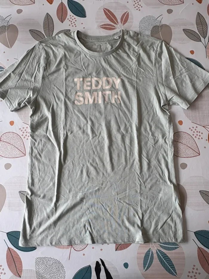 T-shirt Teddy Smith, taille S. Très bon état.